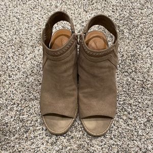 Universal thread wedge heels. Womens size 7